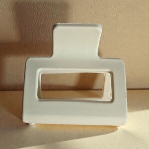 Elegant White Hair Small Claw Clip (New)